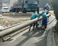 狭隘箇所での電柱運搬が可能な運搬台車の開発 | 安全確保技術開発  